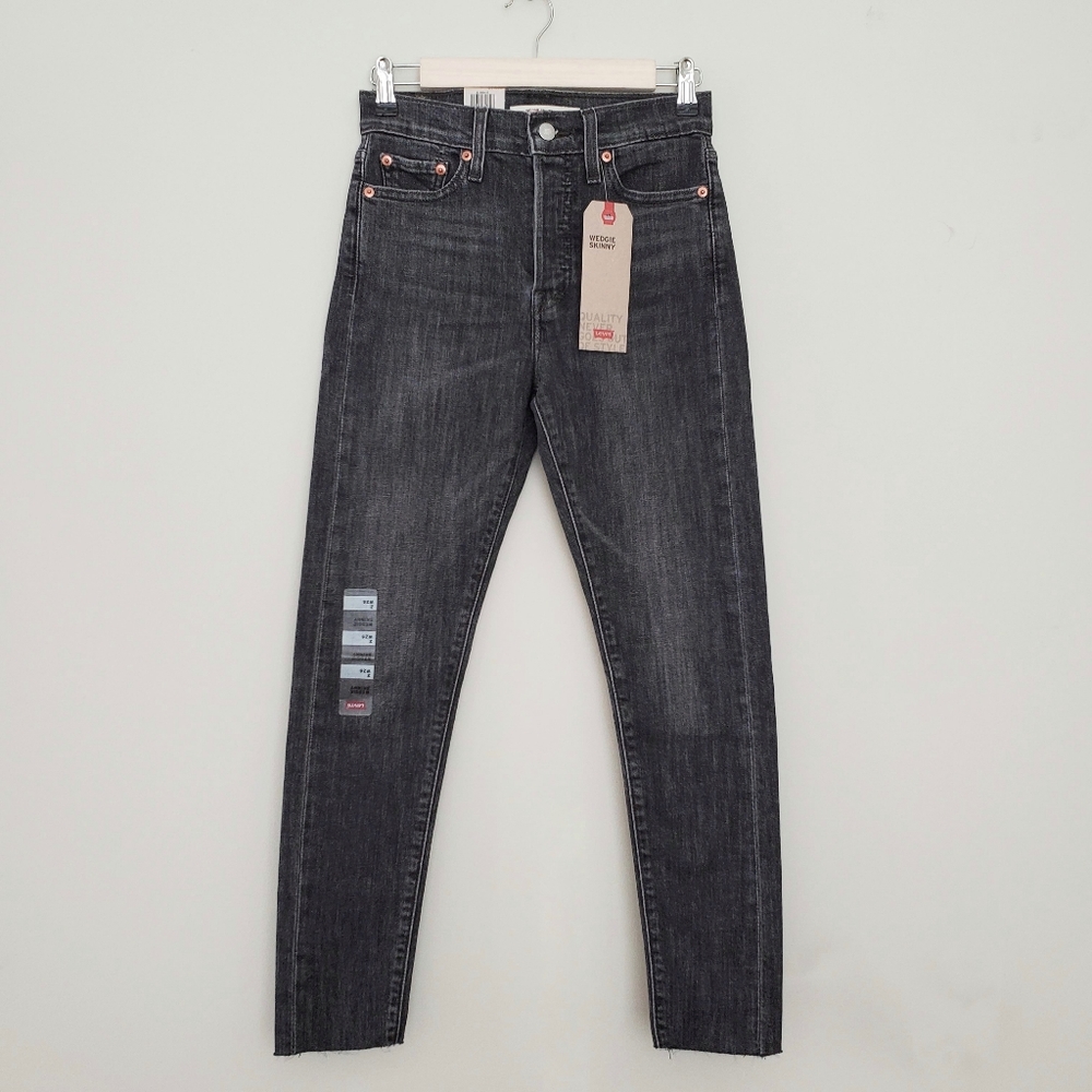 Levi's Wedgie Fit High Rise Skinny Raw Hem Jeans - Picture 6 of 8